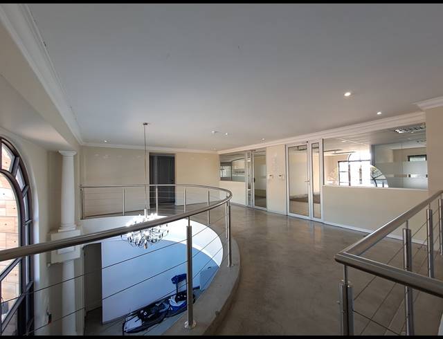 2,191M² OFFICE FOR SALE IN HYDE PARK